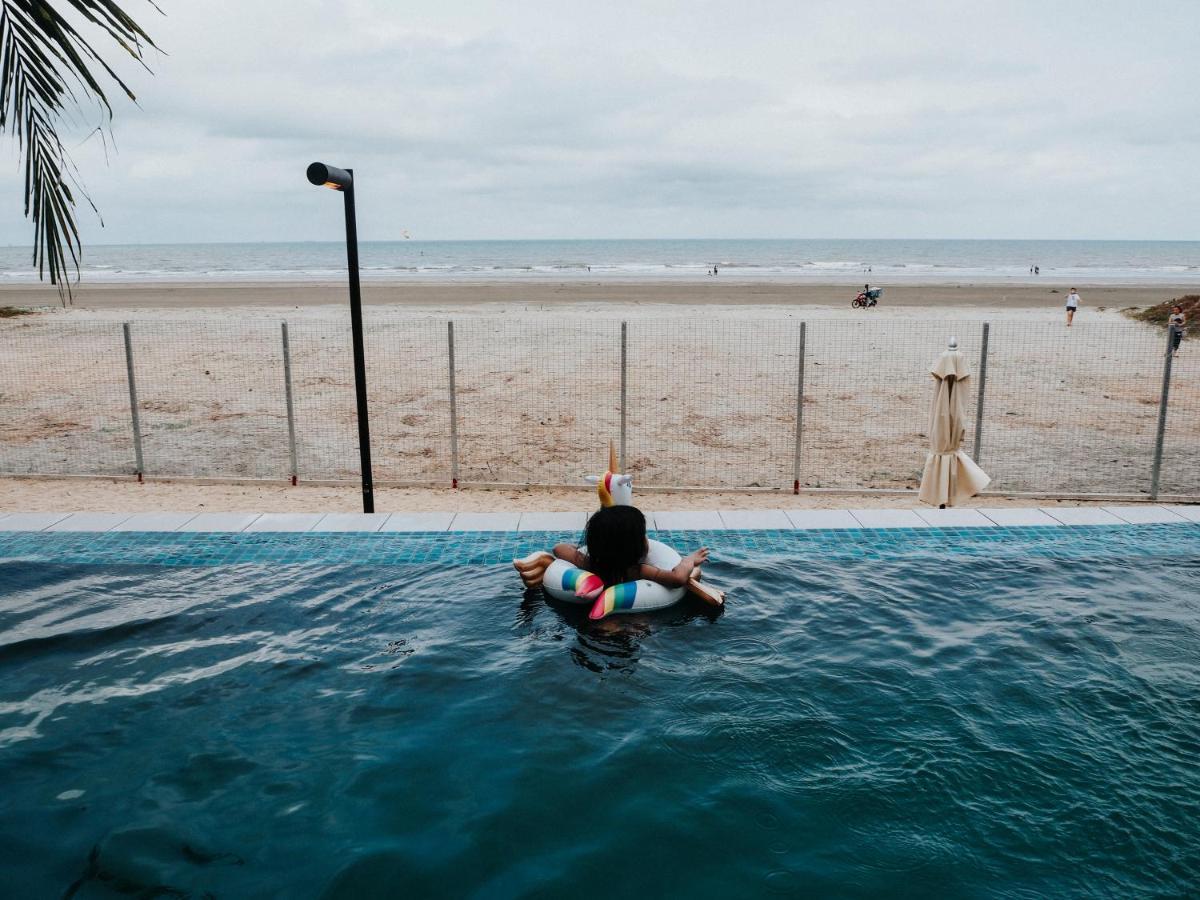 Timur Bay Groundfloor Pool & Seaview Kuantan Exterior photo
